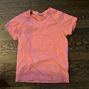 cropped lululemon swift tech top- salmon/pink color..size 6